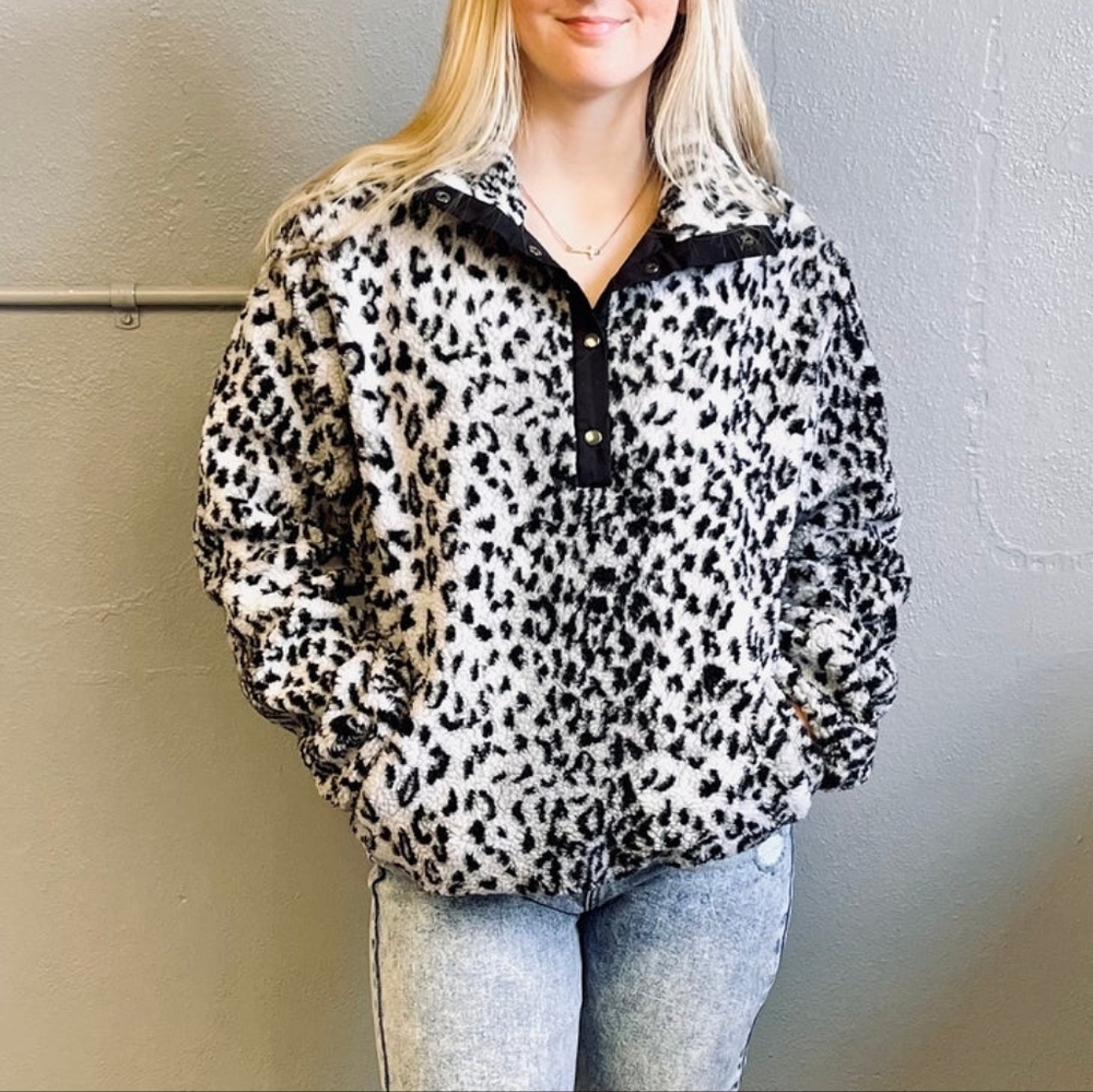 JEN & CO Printed Sherpa Pullover - Large/XL